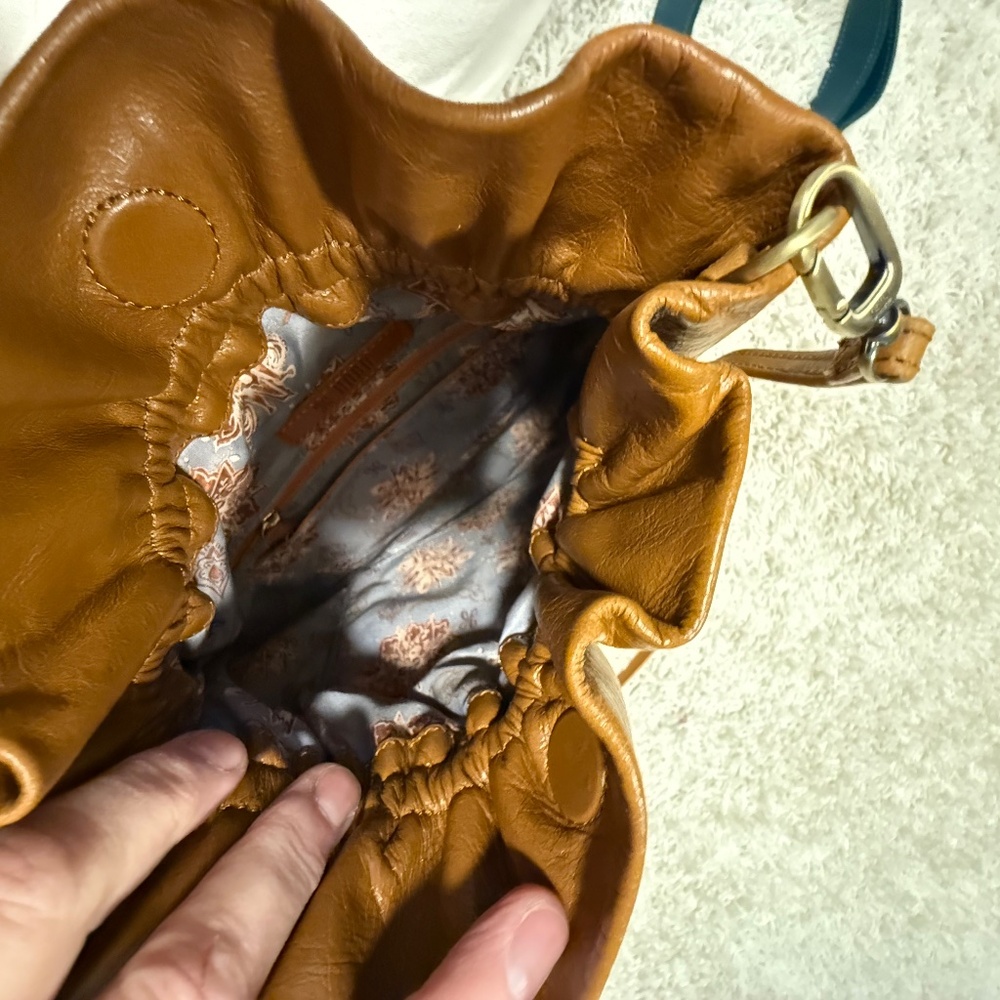 NEW!  Hobo Cinched Top Camel/Tan - Picture 6 of 6